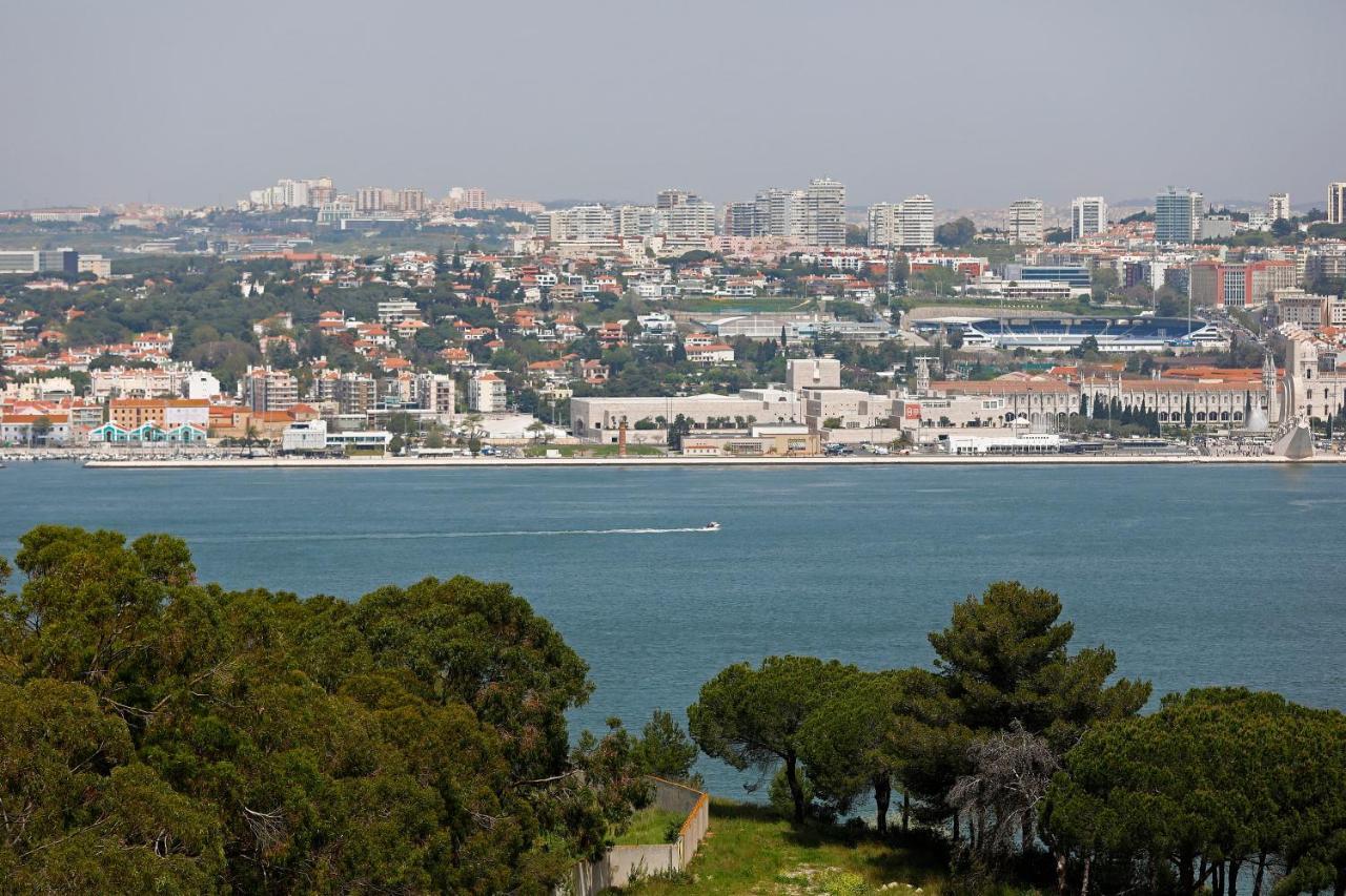 Ola Belem! Cozy Windmill, Stunning Views To Lisboa Bed & Breakfast Капарика Екстериор снимка