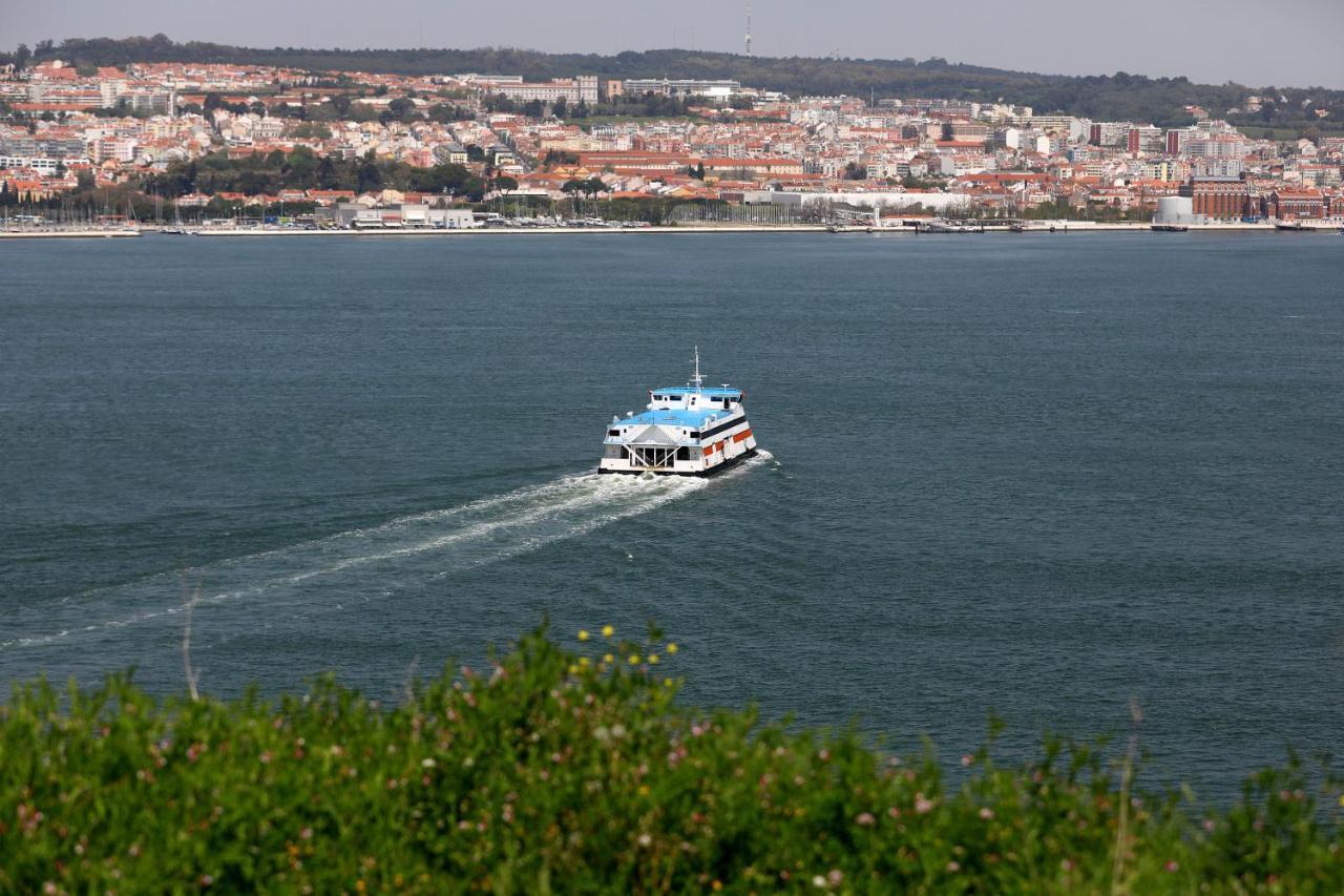 Ola Belem! Cozy Windmill, Stunning Views To Lisboa Bed & Breakfast Капарика Екстериор снимка